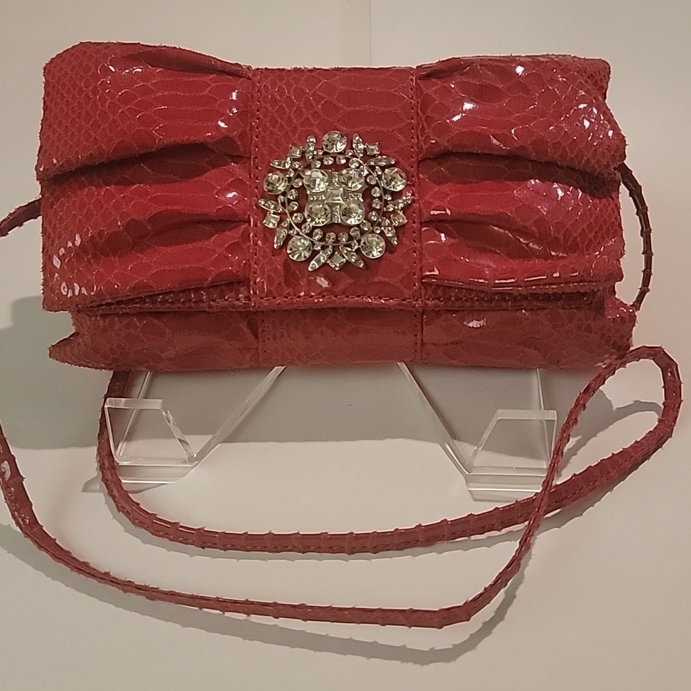 IMAN GLOBAL CHIC RED SNAKESKIN BOW CLUTCH/SHOULDER BAG